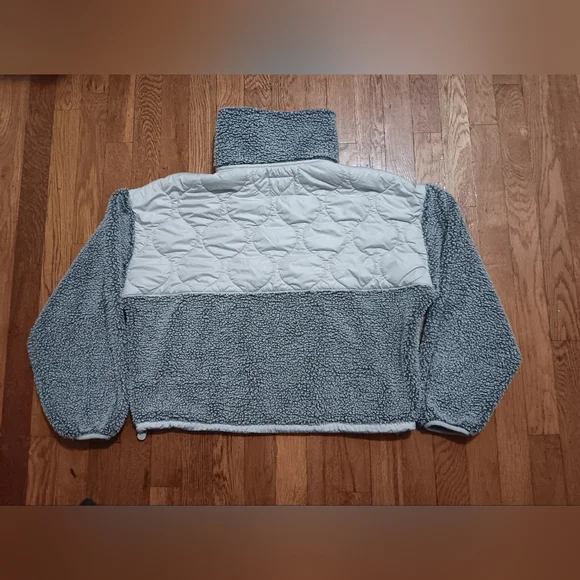 Abercrombie & Fitch Gray Quilted Sherpa Jacket - Picture 2 of 4